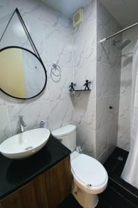 Ένα μπάνιο στο Centrico departamento en Lima +15 φωτογραφίες