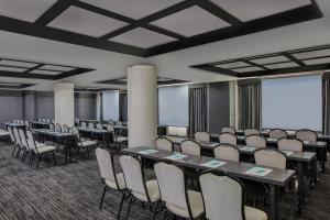 a room with rows of tables and chairs at Le Méridien Mexico City Reforma in Mexico City +71 photos