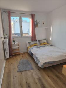Ένα ή περισσότερα κρεβάτια σε δωμάτιο στο Charmant appartement cosy