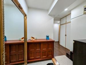 Apt熱海にあるテレビまたはエンターテインメントセンター