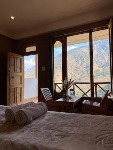 A general mountain view or a mountain view taken from the homestay