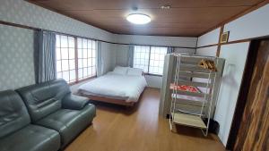 Katil atau katil-katil dalam bilik di White Lodge Fukujuso