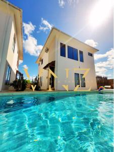 Bazén v ubytování Villa Nyota Jambiani Eco-responsable nebo v jeho okolí