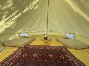 tenda con 2 letti e un tappeto di Curve56 a Tuaran