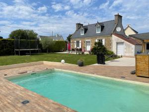 Fotografia z galérie ubytovania Maison bord de mer avec piscine chauffée v destinácii Trébeurden