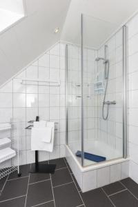 Bilik mandi di Haus Hafeneck FeWo Deichblick