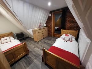 Ένα ή περισσότερα κρεβάτια σε δωμάτιο στο Apartament GubalowskiLasPremium