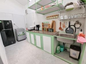 Kuchyň nebo kuchyňský kout v ubytování Anh Quân House + 3 fotografie