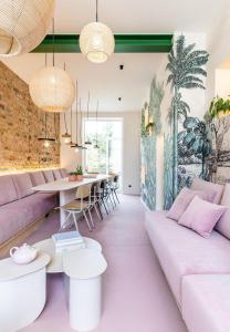 a living room with a couch and a table at Villa Plage Ensorpark in Ostend