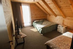 En eller flere senge i et værelse på Bujtina Gentiana 2 + 10 billeder