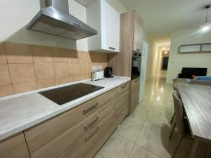 Eldhús eða eldhúskrókur á Casa Qrendi by MA Properties