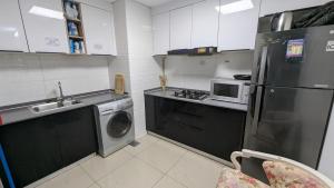 Kuchyň nebo kuchyňský kout v ubytování Dream International City Homes