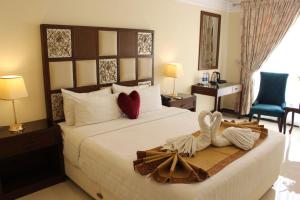 Postel nebo postele na pokoji v ubytování Faletti's Grand Hotel Gujranwala
