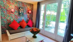 Posezení v ubytování Charmante Maison Duplex en résidence avec piscine à Monflanquin + 102 fotografií