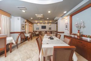 TV a/nebo společenská místnost v ubytování Hotel Stella di Mare