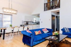 Imagen de la galería de 4 BD Stylish Cottage W Private Pool & hot-tub, en East Stroudsburg