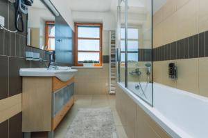 Koupelna v ubytování Horský Apartmán Říčky + 36 fotografií