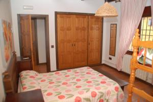 Łóżko lub łóżka w pokoju w obiekcie Casa rural Dalia