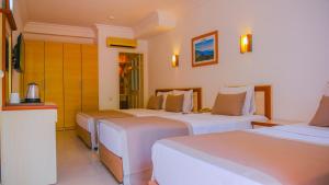 Een bed of bedden in een kamer bij Ölüdeniz Turquoise Hotel - All Inclusive