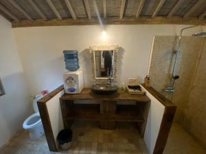 Ένα μπάνιο στο Bamboo Lodge 2 +14 φωτογραφίες