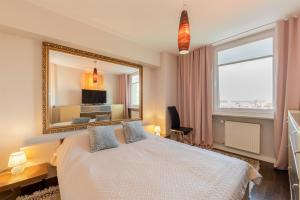 Posteľ alebo postele v izbe v ubytovaní PANORAMA Downtown Apartment by PinPoint