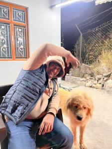 和主人一起入住Skyard Hostel Harshil Valley的宠物