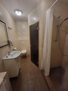 Bilik mandi di Viva Nord Hotel