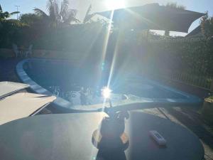 罗金汉姆Cosy, private guest house with pool and private parking的相册照片