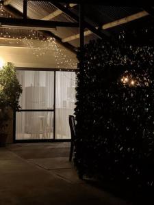 Cosy, private guest house with pool and private parking外面的花园