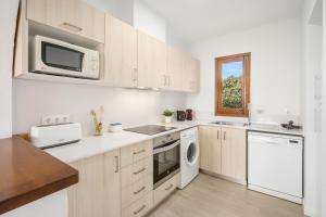 A kitchen or kitchenette at Villa Bini Chic