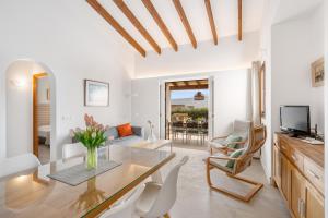 A television and/or entertainment centre at Villa Bini Chic
