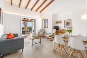 A seating area at Villa Bini Chic