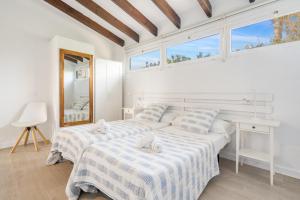 A bed or beds in a room at Villa Bini Chic