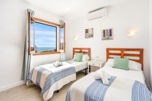 A bed or beds in a room at Villa Bini Chic