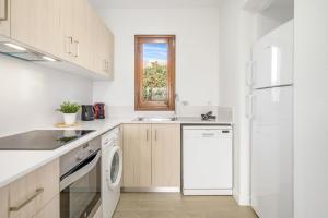 A kitchen or kitchenette at Villa Bini Chic