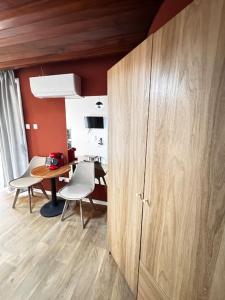 Kuchyň nebo kuchyňský kout v ubytování Modern Studio N1 private Kitchenette and Bathroom