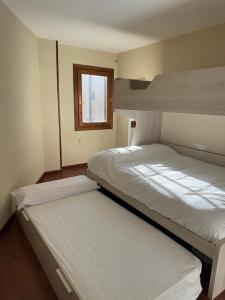 Postel nebo postele na pokoji v ubytování Céntrico apartamento con vistas en Formigal - Entrada 24h sin llaves
