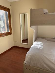 Postel nebo postele na pokoji v ubytování Céntrico apartamento con vistas en Formigal - Entrada 24h sin llaves