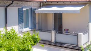 Μπαλκόνι ή βεράντα στο Maji Como Lake apartment +35 φωτογραφίες