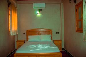 Riad Restaurant MARZOUK客房内的一张或多张床位