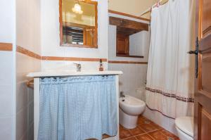 a bathroom with a sink and a toilet at Casa Horno in Robledo +21 photos
