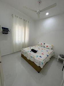 Postel nebo postele na pokoji v ubytování Homestay Bajet Cikgu Amin