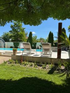The swimming pool at or close to Amfora Panzió