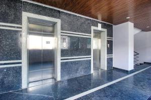 LingampalliFabHotel SSR Fern Suites - 100M from GSM Mall Madeenaguda的相册照片