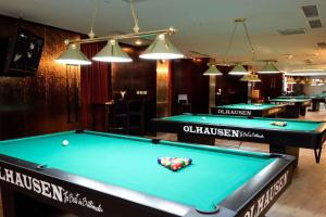 Billiards table sa Holiday Villa Hotel & Residence City Centre Doha