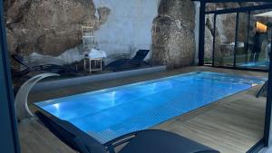 Bazén v ubytování HOTEL LA CABANA BERGA nebo v jeho okolí