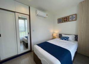 Katil atau katil-katil dalam bilik di THE BASE CENTRAL Phuket Shopping Mall Central Floresta +32 gambar