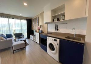 Dapur atau dapur kecil di THE BASE CENTRAL Phuket Shopping Mall Central Floresta