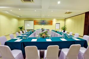Der Geschäftsbereich oder Konferenzraum in der Unterkunft Puri Saron Hotel Seminyak