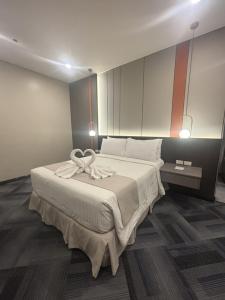 Postel nebo postele na pokoji v ubytování ILOILO GRAND HOTEL
